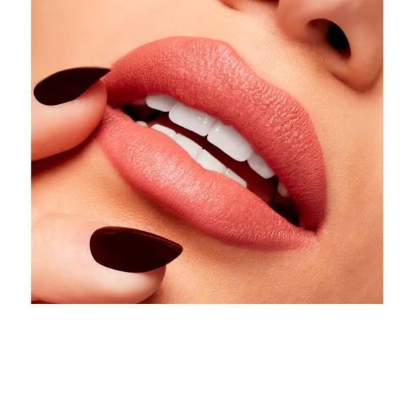 Powder Kiss Velvet Blur Slim LipstickMAC COSMETICS Mull it Over - Picture 5 of 5